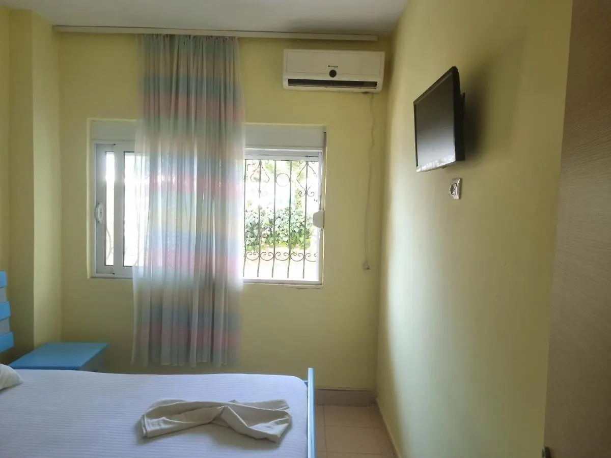 סרנדה Marina Apartments אלבניה